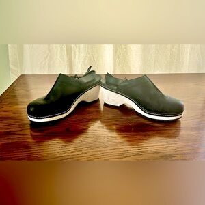 Merrell sling back black clogs- new without tags